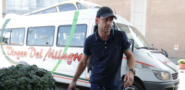Atacante do Fluminense, Fred chega ao hotel onde está concentrada a seleção - Mowa Press