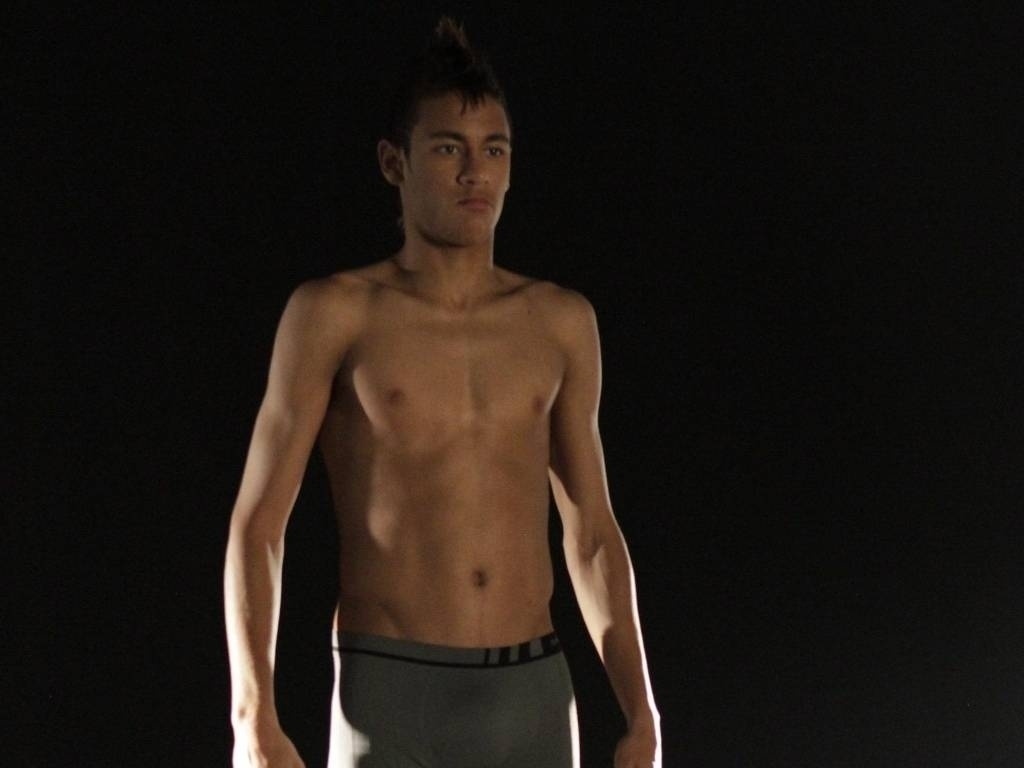 A linha de roupas íntimas, inclusive, fez um trocadilho interessante para anunciar que o atacante santista seria seu novo garoto-propaganda. "Neymar agora é meia... e cueca também", brinca o slogan da Lupo - Divulgação