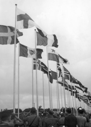 Bandeiras hasteadas durante cerimônia nos Jogos Olímpicos de Helsinque