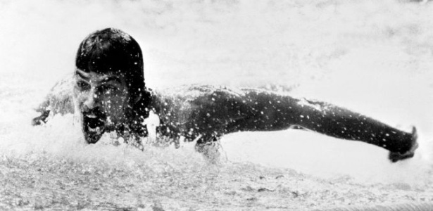 O nadador norte-americano Mark Spitz, sete ouros na mesma Olimpíada, participa de prova em Munique 