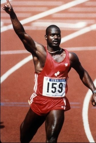 O canadense Ben Johnson venceu os 100 m rasos, mas posteriormente foi desclassificado por doping; Carl Lewis herdou a medalha de ouro