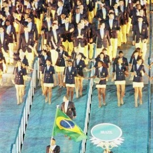 A delegação brasileira desfila na cerimônia de abertura dos Jogos Olímpicos de 1996, em Atlanta