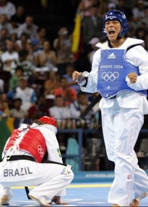 A brasileira Natália Falavigna é derrotada pela venezuelana Adriana Carmona na luta pelo bronze nos Jogos de Atenas-2004