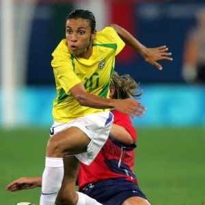 A seleção feminina, de Marta, perdeu a final para os EUA por 2 a 1 e teve de se contentar com a medalha de prata