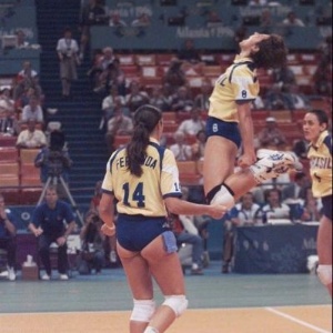 A seleção feminina de vôlei, de Fernanda Venturini, Leila e Ida, venceu a Rússia e levou a medalha de bronze em Atlanta-1996