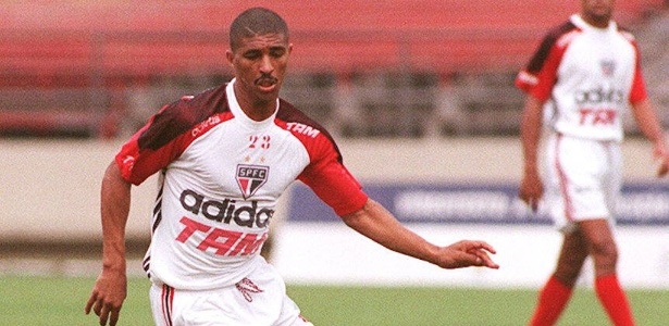 Axel foi contratado pelo São Paulo em 94 após conseguir se destacar no Santos  - Toni Pires/Folha Imagem