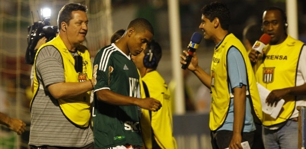 Jogadores saem de campo sem falar com a imprensa após empate com o América-MG - Almeida Rocha/Folhapress