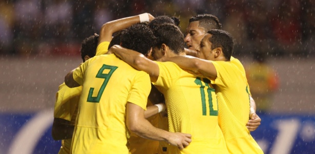 Jogadores da seleção brasileira comemoram após Neymar abrir placar contra Costa Rica - Mowa Press/Divulgação