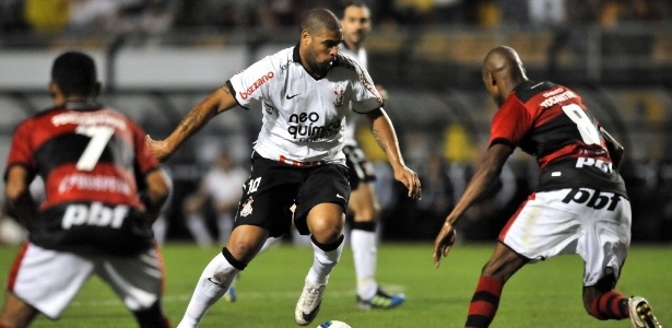 Adriano jogou doze minutos no segundo tempo de Corinthians 3 x 0 Atlético-GO - Nelson Almeida/AFP