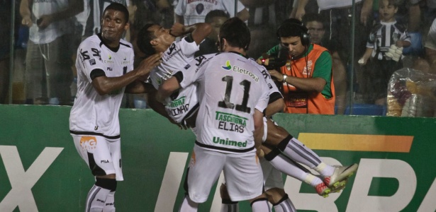 Lateral revelação teve 25% dos seus direitos adquiridos pelo Palmeiras, diz cartola - Jarbas Oliveira/AE