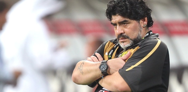 Maradona trabalha como técnico nos Emirados Árabes e pretende quitar pendências - AFP/KARIM SAHIB