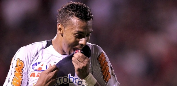 Elton é o artilheiro do Vasco no Brasileiro, com dez gols, e vice na temporada, com 13 - Divulgação/Site oficial do Vasco