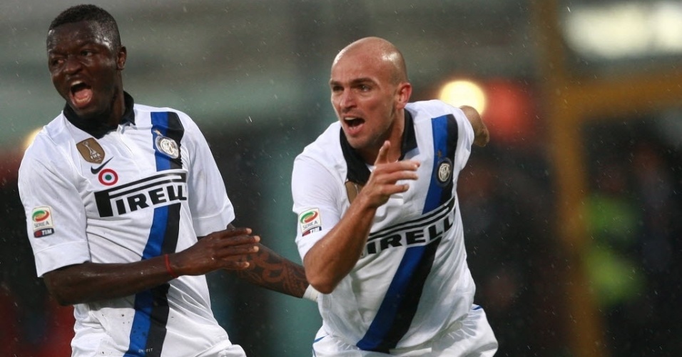 Argentino Cambiasso, da Inter de Milão, comemora gol contra o Catania
