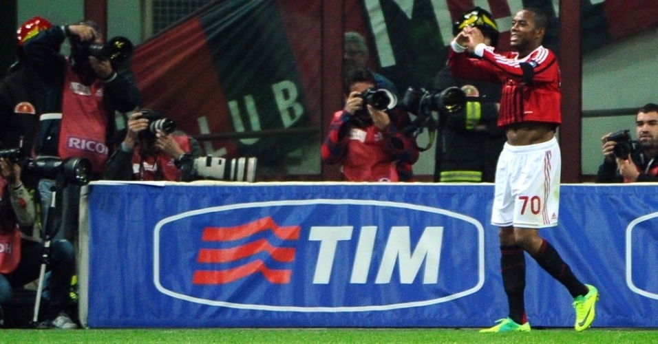 Robinho comemora gol diante do Palermo pelo Campeonato Italiano