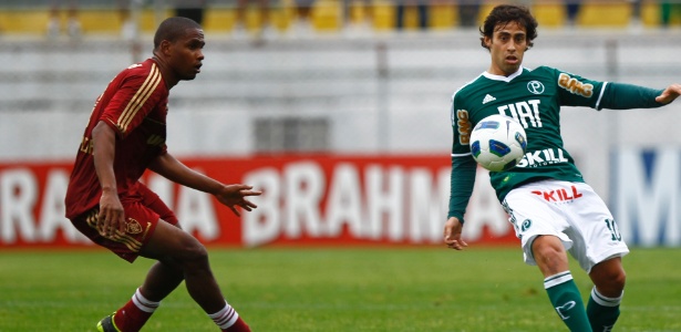 Valdivia, que fez o gol na derrota para o Fluminense, lamenta o momento do Palmeiras - Almeida Rocha/Folhapress