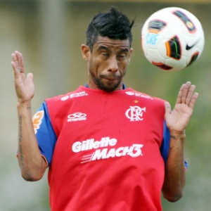 Leonardo Moura quer um Flamengo ofensivo na partida contra o Santos, neste domingo, no Rio - Maurício Val/VIPCOMM