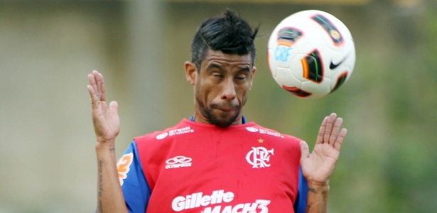 Léo Moura treinou entre os reservas e deve ficar no banco para o jogo com o Vasco - Alexandre Vidal/Fla Imagem