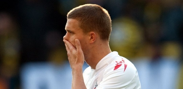 Lukas Podolski, do Colônia, em jogo pelo Campeonato Alemão contra o Borussia Dortmund