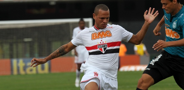 Luis Fabiano se mostrou frustrado com o empate sem gols diante do Coritiba - Idário Café/VIPCOMM