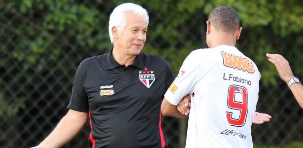 Leão conversa com Luis Fabiano durante seu primeiro treino em retorno ao São Paulo - Vipcomm/Divulgação