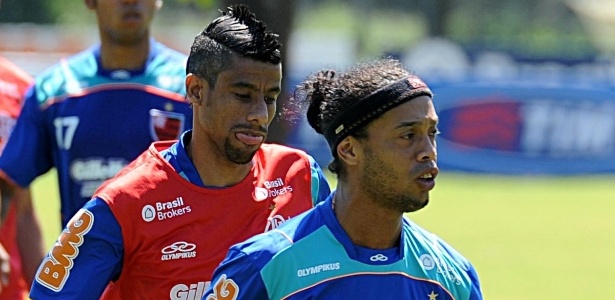 Enquanto Ronaldinho volta ao time, Léo Moura segue fora por conta de lesão no joelho - Alexandre Vidal/ Fla Imagem