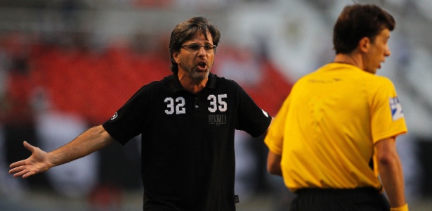 Caio Jr pensa no Brasileiro por etapas. Atualmente time luta pela pré-Libertadores