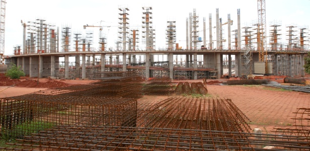 Vista das obras paralisadas por greve no Estádio Nacional de Brasília no dia 31/10/2011