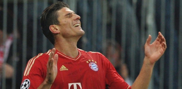 Mario Gómez se destacou ao fazer os três gols da vitória do Bayern de Munique - EFE/Andreas Gebert