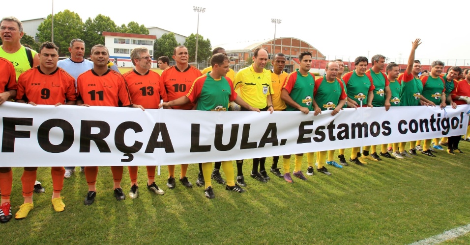 Com Popó e Romário, deputados estaduais e federais fazem homenagem a Lula durante evento em prol da APAE e do Instituto Pestalozzi de Canoas-RS