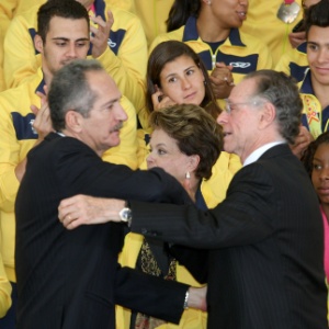 Carlos Nuzman ao lado de Aldo Rebelo, ministro do Esporte; cartola estaria sofrendo pressão do COI 