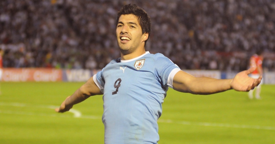 Após muita insistência, Suárez abriu o placar para o Uruguai contra o Chile