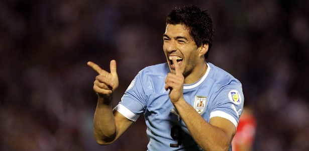 Luis Suárez marcou todos os gols do Uruguai contra o Chile