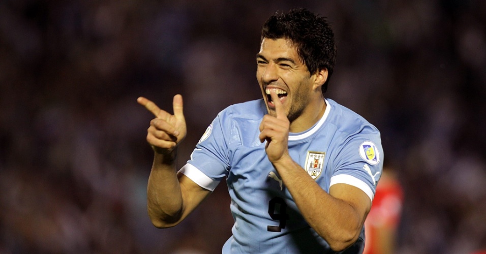 Luis Suárez marcou todos os gols na vitória do Uruguai por 4 a 0 sobre o Chile