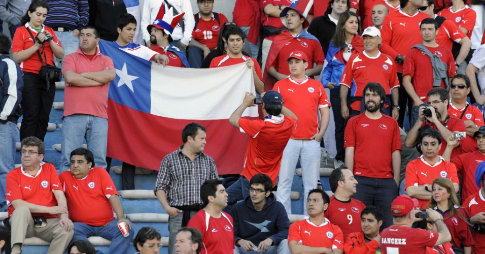 Torcida chilena foi a Montevidéu para prestigiar sua seleção no jogo contra o Uruguai