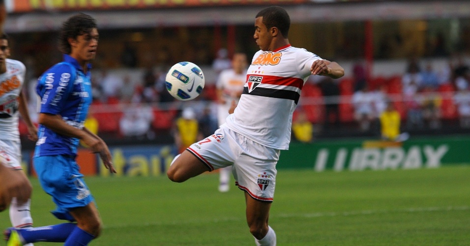 O São Paulo fez 2 a 0 no Avaí, pela 34ª rodada do Campeonato Brasileiro