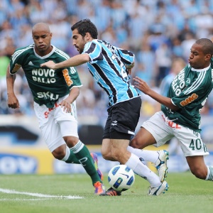 Escudero jogou pouco contra o Palmeiras e precisou sair com uma lesão ligamentar no joelho  - Edu Andrade/Agência Freelancer