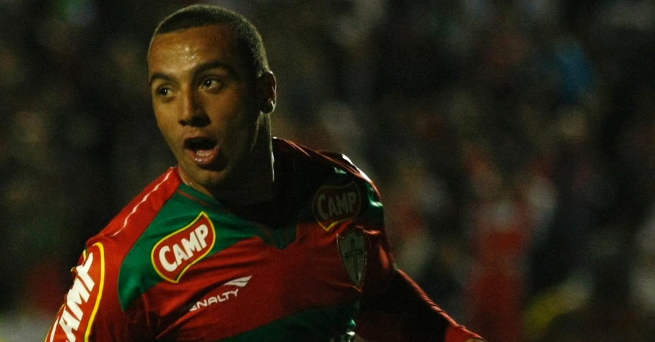 Guilherme marcou o terceiro gol da Portuguesa na vitória por 4 a 0 sobre o Duque de Caxias