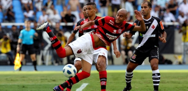 O setor defensivo do Flamengo foi alvo de muitas críticas durante esta temporada - Julio Cesar Guimarães/UOL