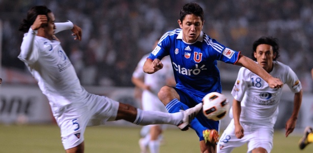 Exames de Rojas apontaram um problema cardíaco e Botafogo estuda sua contratação - AFP PHOTO/Pablo COZZAGLIO
