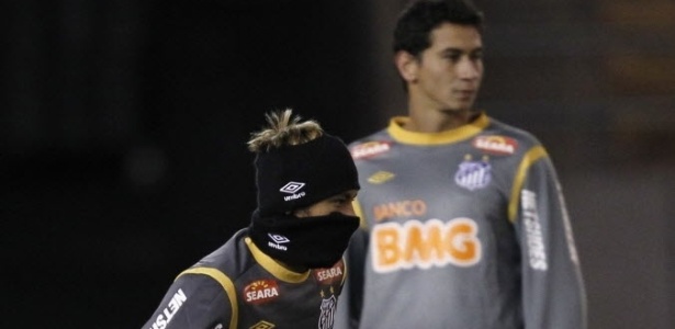 Neymara, ao lado de Ganso, se 
