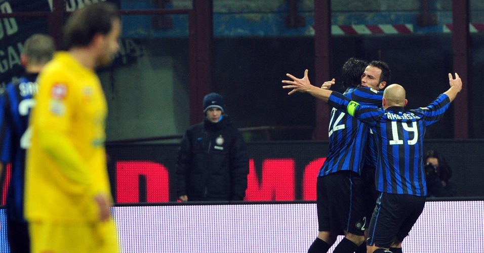 Pazzini abriu o placar para a Inter de Milão contra a Fiorentina, pelo Italiano