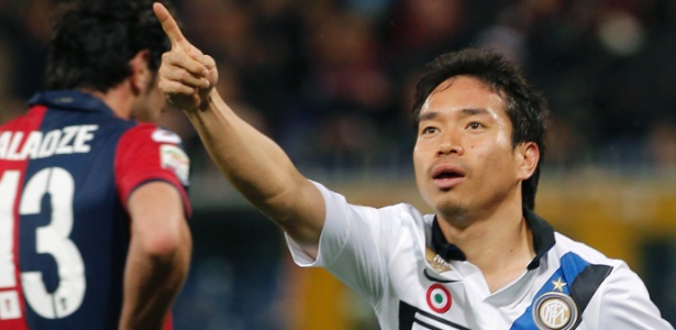 Nagatomo aproveitou descuido dos rivais e cruzamento perfeito para marcar gol da Inter - Fabio Muzzi/AFP