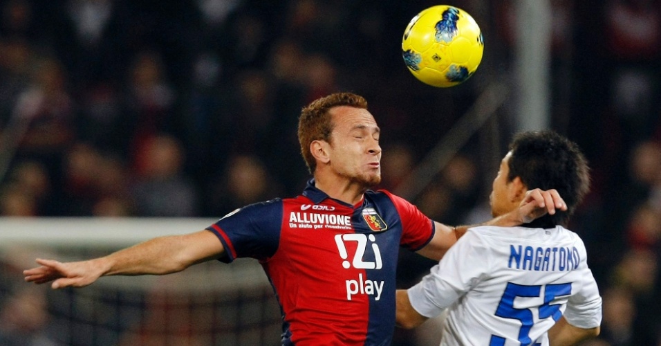 Zé Eduardo recebeu poucas bolas no ataque do Genoa e foi mais notado na marcação dos zagueiros da Inter de Milão