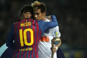 Neymar se escala ao lado de Messi, Xavi e Iniesta na seleção dos melhores  do ano