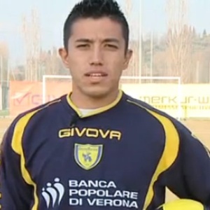 Vasco tem interesse na contratação do atacante colombiano Fernando Uribe - Divulgação/Chievo (ITA)
