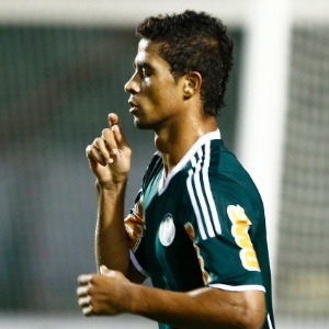 O atacante Ricardo Bueno comemora gol que deu empate ao Palmeiras contra a Portuguesa - Rubens Cavallari/Folhapress