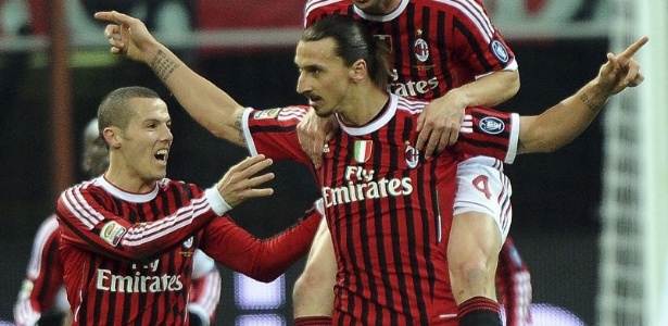 Ibrahimovic marca peo Milan em jogo contra o Cagliari do Campeonato Italiano