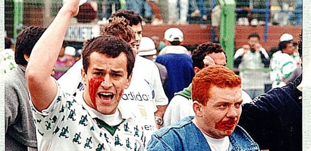 Briga entre as torcidas do Palmeiras e do São Paulo durante a final da Taça São Paulo de Juniores de 1995 - Folhapress