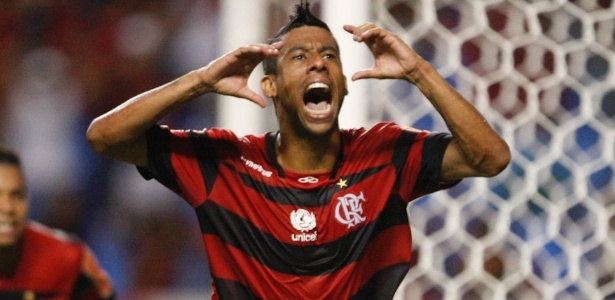 Léo Moura assinará novo contrato com o Flamengo até o final da temporada de 2013 - André Portugal/ VIPCOMM
