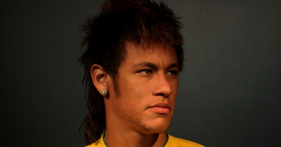 Detalhe do atacante Neymar, estrela da festa da Nike que apresentou a nova camisa da seleção brasileira